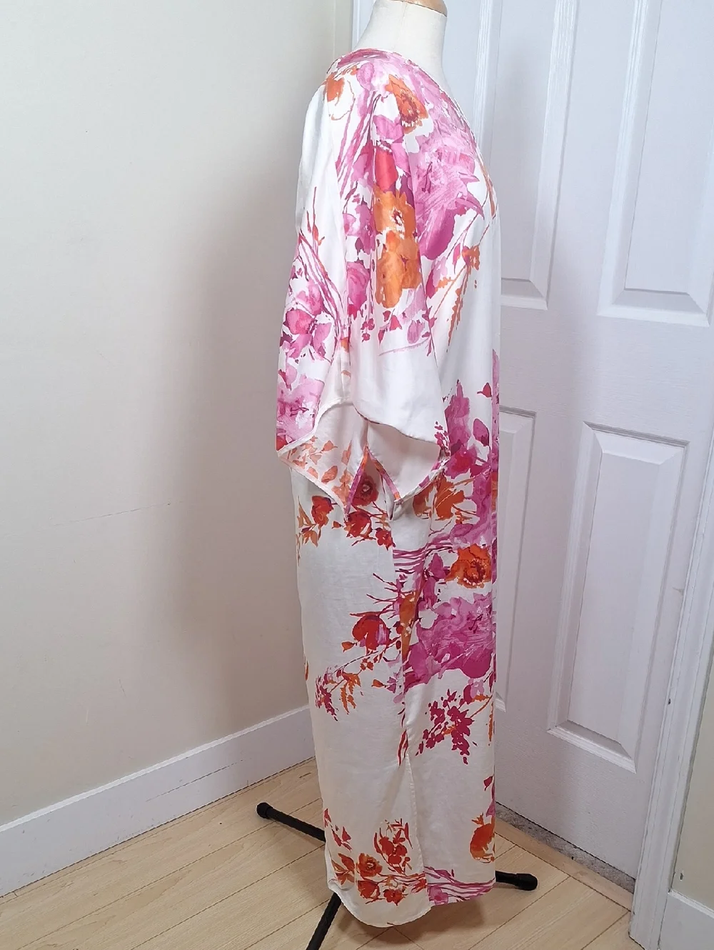 Natori Floral Cherry Blossom V Neck Kaftan Size S - Picture 2 of 8